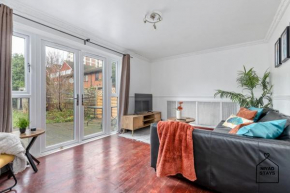 Hale Lodge, Comfy Stay for Families and Contractors